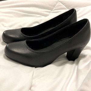 Womens Clarks Black Leather 2.5 Pump Heel Size 7.5W